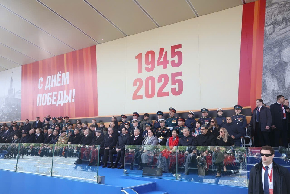 Party General Secretary To Lam and his spouse along with leaders from various countries attend the military parade commemorating the 80th anniversary of Victory of Great Patriotic War (1945–2025), held at Red Square in Moscow, Russia. (Photo: VNA)