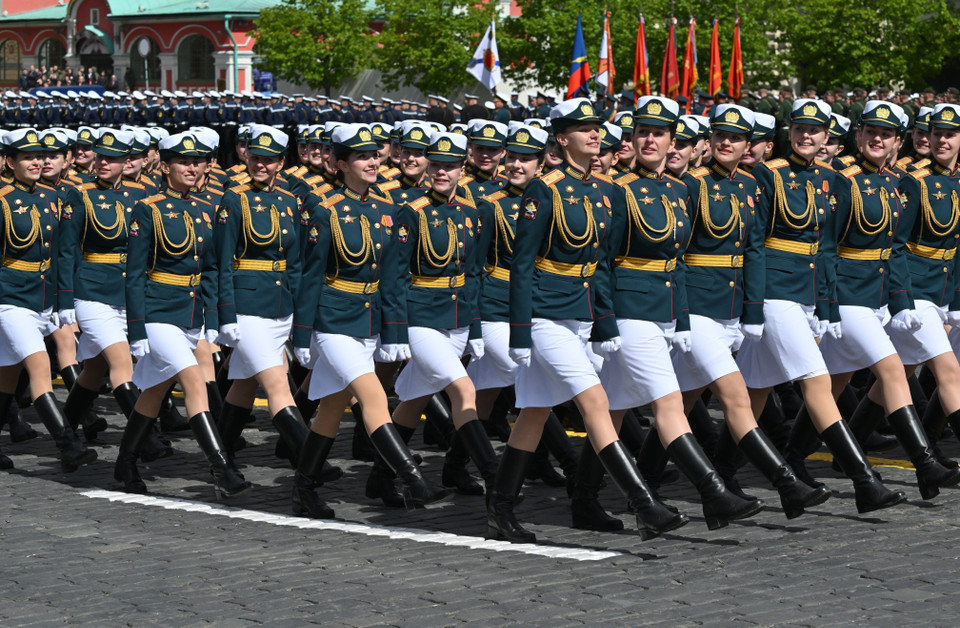Female soldiers march at the 80th anniversary Victory Day parade at Red Square, Moscow, May 9, 2025. (Photo: AA/VNA)