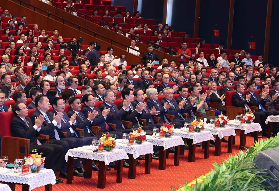 Party General Secretary To Lam and current and former Party and State leaders attend ceremony. (Photo: VNA)