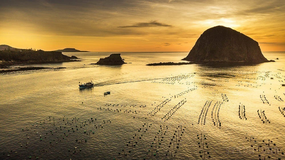 Sunrise over Hon Yen beach, An Hoa commune, Tuy An district, Phu Yen province. (Photo: VNA)