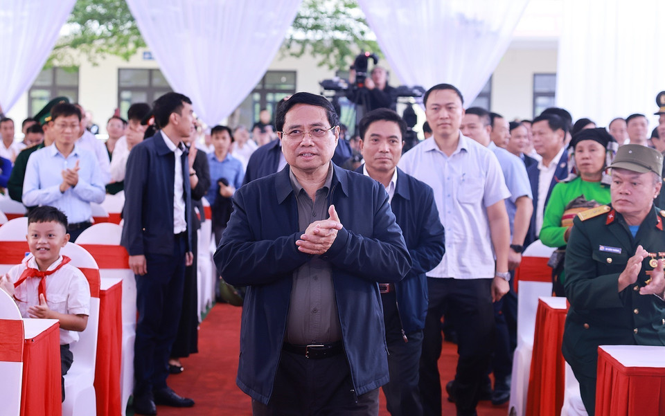 Prime Minister Pham Minh Chinh attends the groundbreaking ceremony at the site of the Yen Khuong Primary and Secondary Boarding School in Thanh Hoa province. (Photo: VNA)