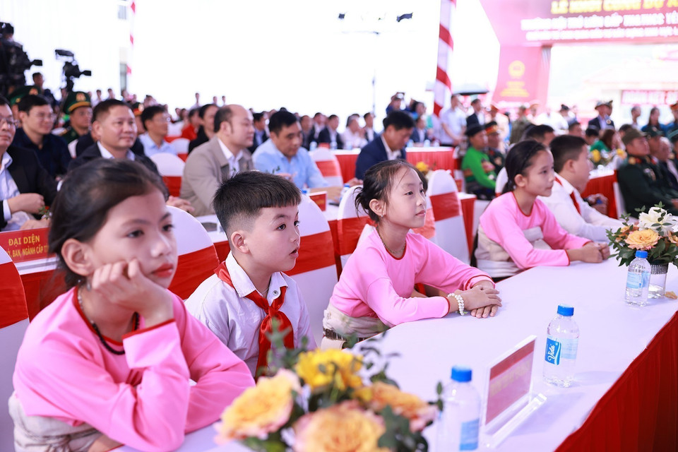 Prime Minister Pham Minh Chinh attends the groundbreaking ceremony at the site of the Yen Khuong Primary and Secondary Boarding School in Thanh Hoa province. (Photo: VNA)