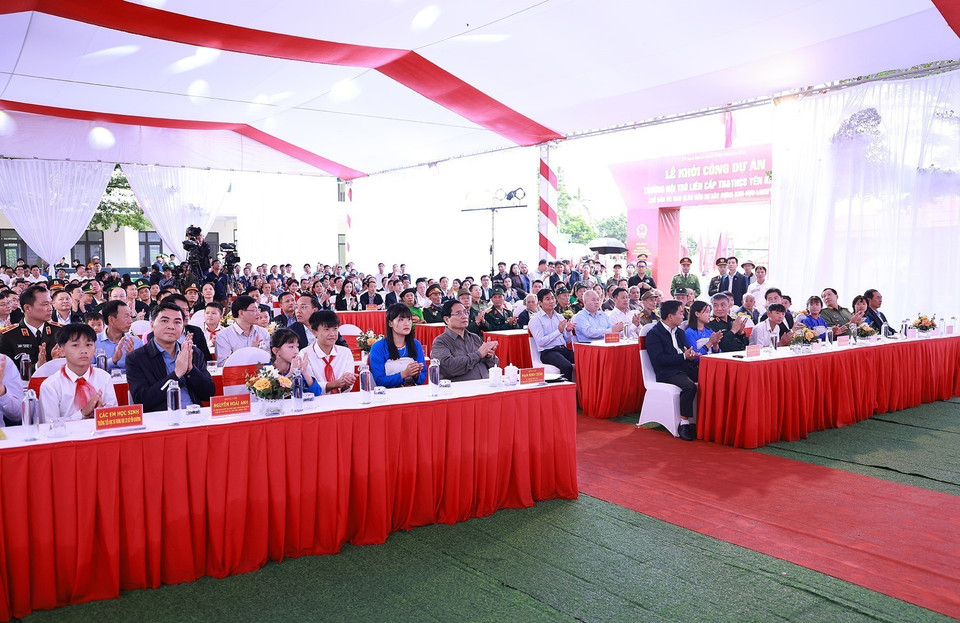 Prime Minister Pham Minh Chinh attends the groundbreaking ceremony at the site of the Yen Khuong Primary and Secondary Boarding School in Thanh Hoa province. (Photo: VNA)