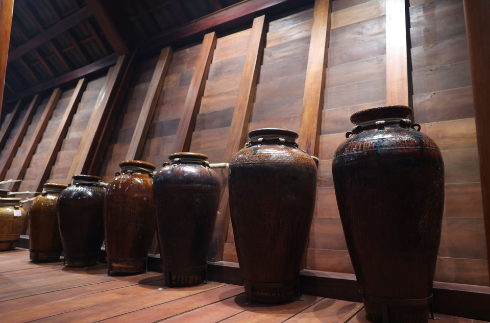 For generations, the ‘che’ has symbolised wealth and prestige and is placed in honourable positions in the home. (Photo: VNA)