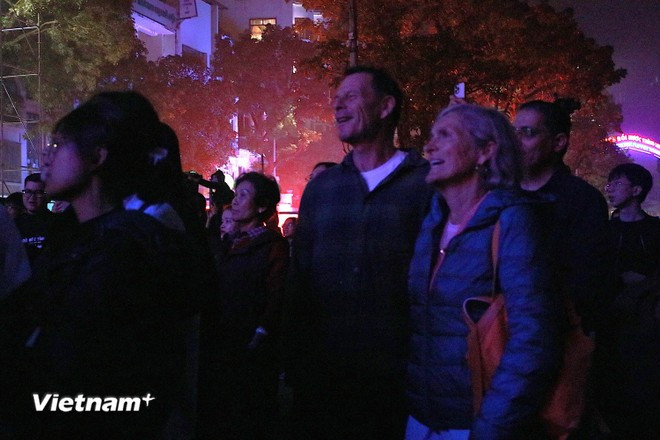 The Vietnam Happy Fest 2025 draws the attention of many foreign visitors. (Photo: Vietnam+)