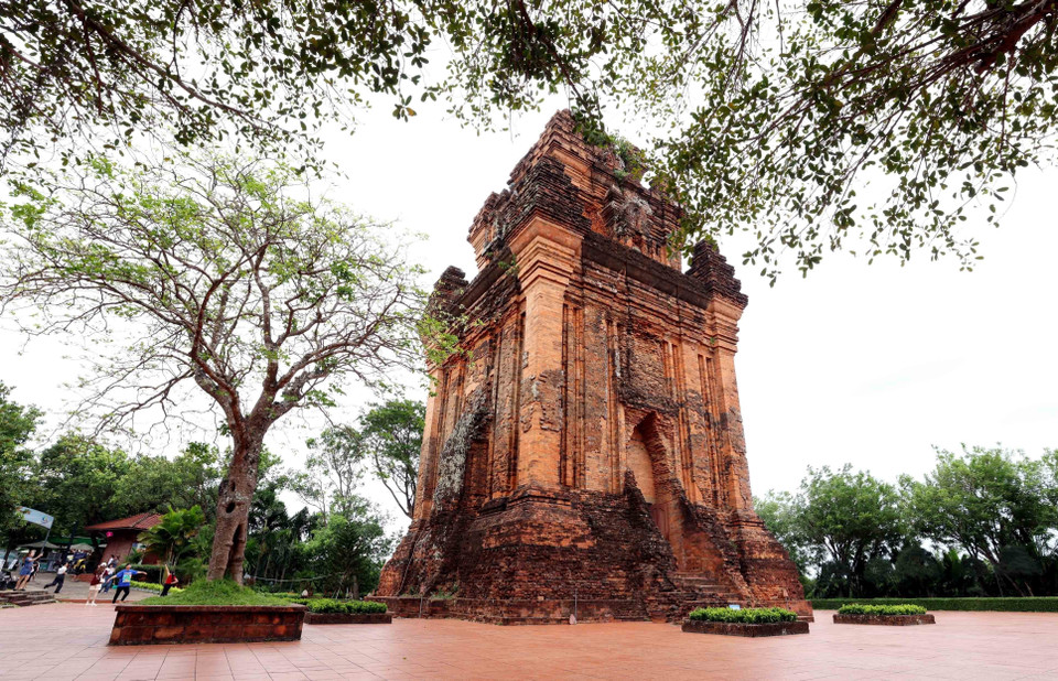 Nhan Tower, a typical example of Cham architecture, dates back to the late 11th and early 12th centuries. (Photo: VNA)