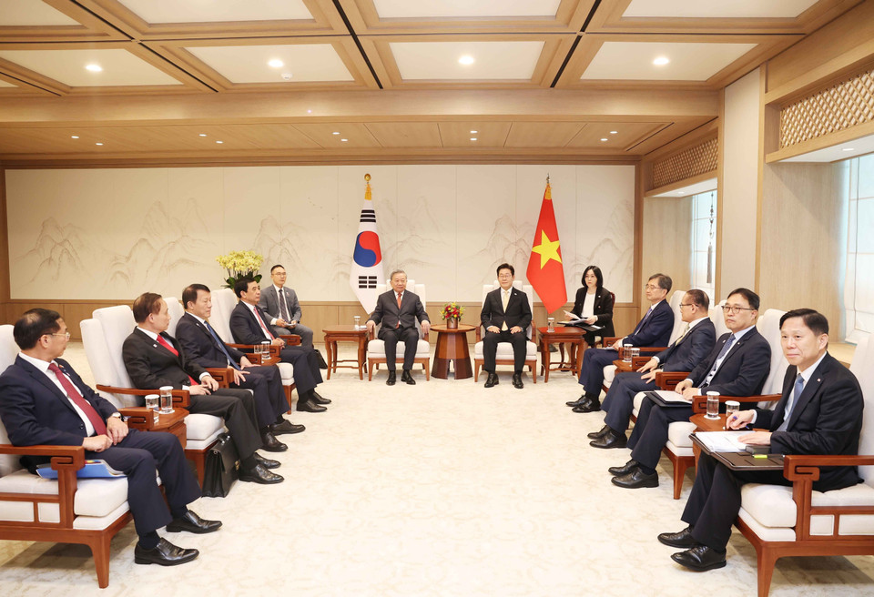 General Secretary To Lam holds small talks with Republic of Korean President Lee Jae Myung in Seoul, August 11, 2025 (Photo: VNA)