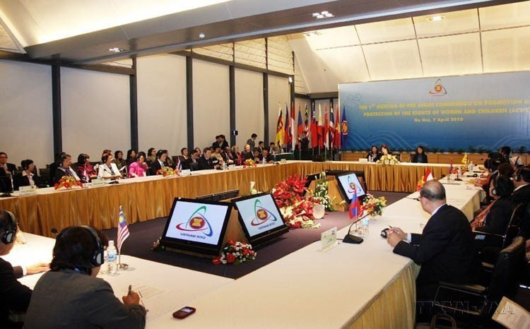 The first meeting of the ASEAN Commission on the Promotion and Protection of the Rights of Women and Children held at the National Convention Centre (Hanoi, April 7, 2010). (Photo: VNA)