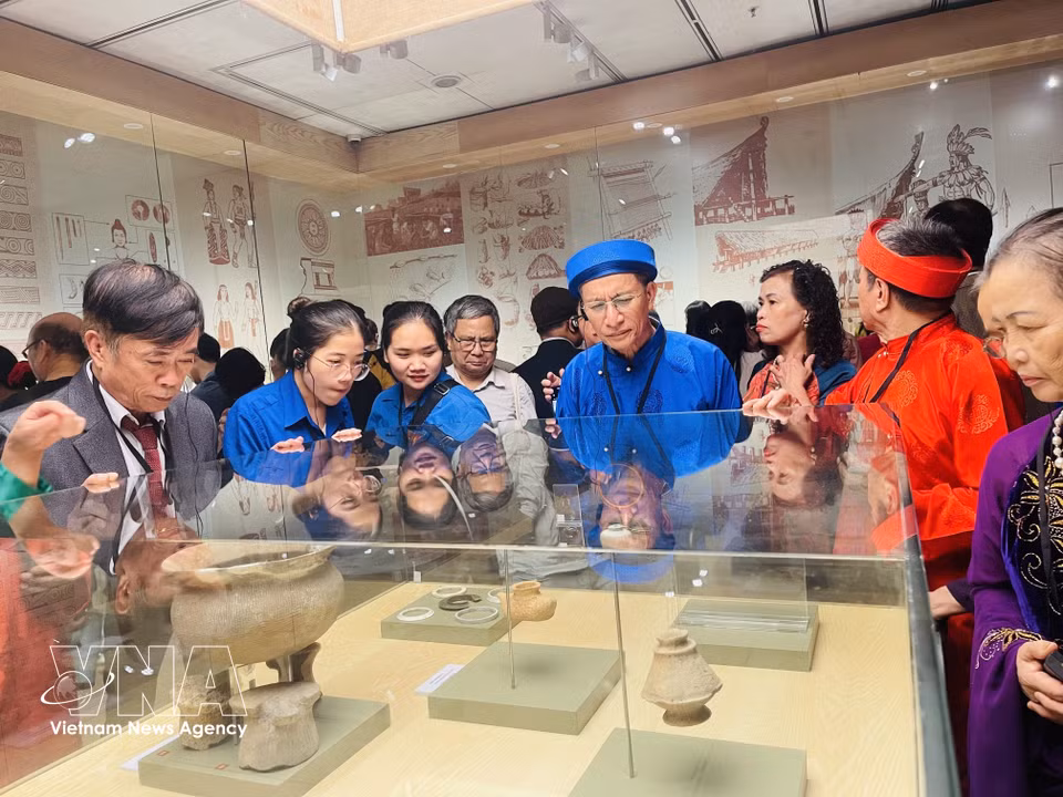 Visitors at the exhibition space of Hanoi Museum. (Photos: VNA)