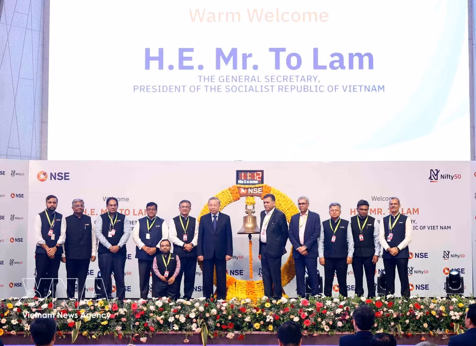 Party General Secretary and State President To Lam at the National Stock Exchange of India (NSE). (Photos: VNA)