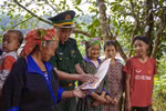 Border guards in Dien Bien support local communities in escaping poverty