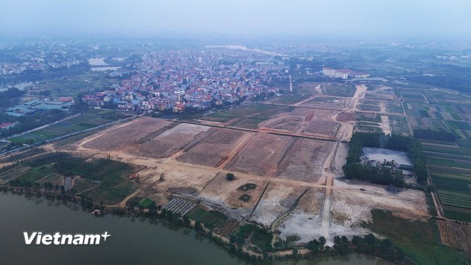 It is anticipated that, in the near future, low-income individuals will gain better access to housing, ensuring that by 2030 there are at least 1 million social housing units available. (Photo: VietnamPlus) chong-lang-phi-dat-dai.jpg