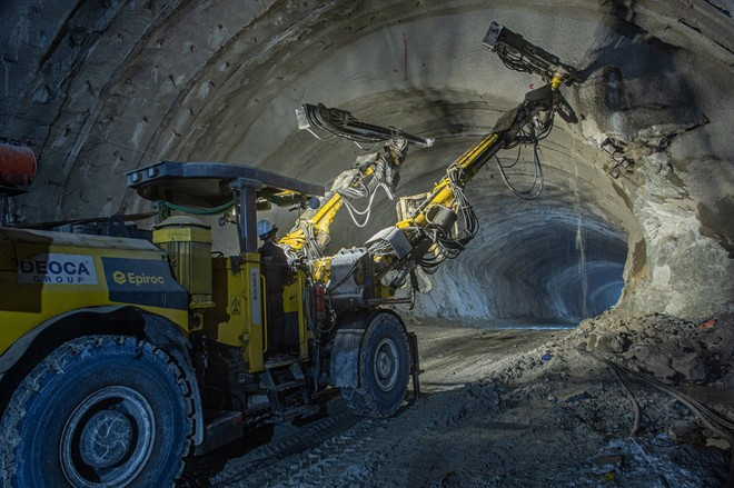 A road tunnel project on North-South Expressway under construction (Photo: VietnamPlus) disbursement-2.jpg