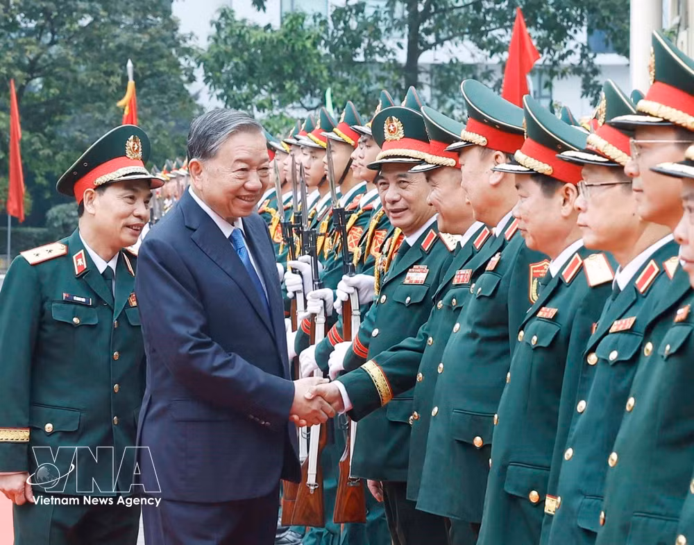 Party General Secretary To Lam meets with officials of the Military Technical Academy on March 17. (Photo: VNA)