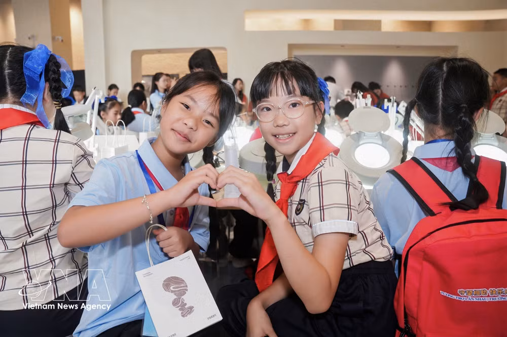 vnanet-vietnam-china-youth.jpg
