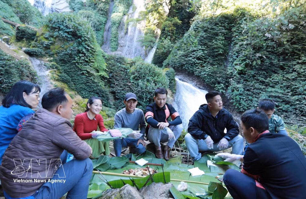 vnanet-nam-luc-waterfall.jpg