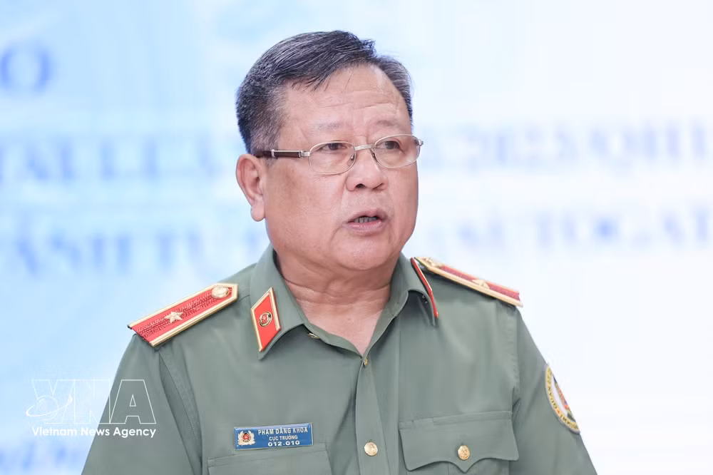 vnanet-anh-2-cuc-truong-cuc-quan-ly-xuat-nhap-canh-pham-dang-khoa.jpg