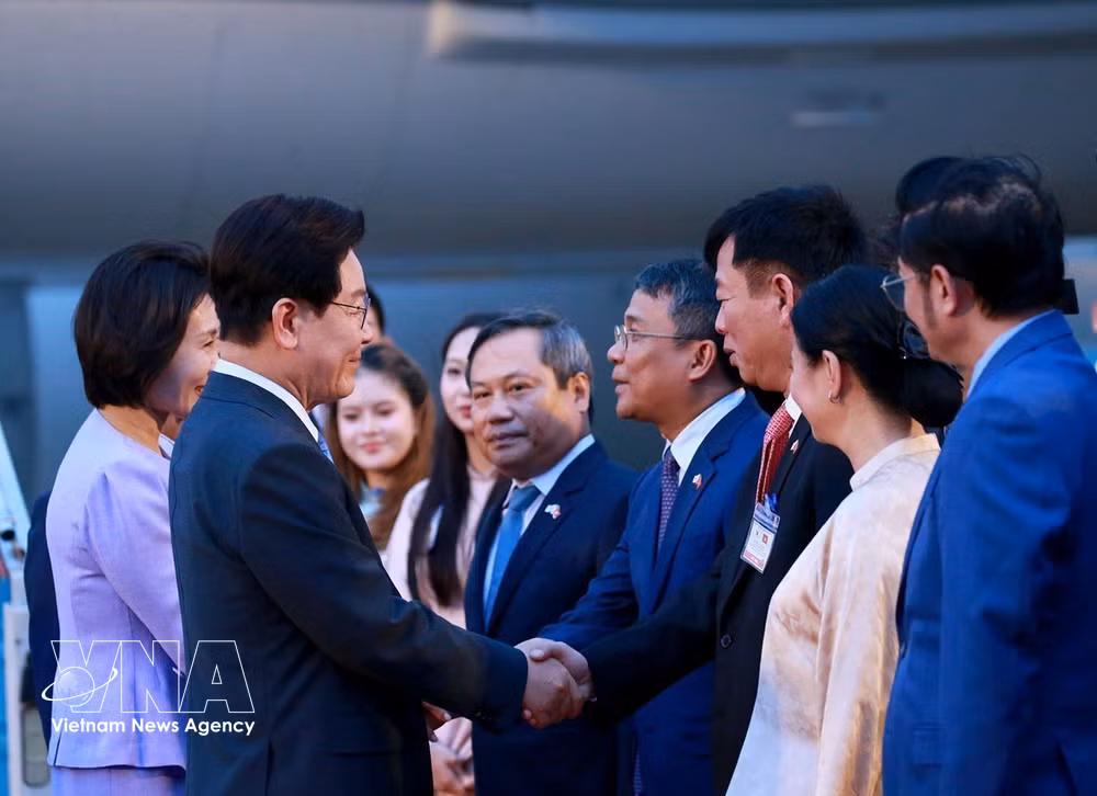 vnanet-potal-tong-thong-han-quoc-lee-jae-myung-va-phu-nhan-bat-dau-tham-cap-nha-nuoc-toi-viet-nam-8717005.jpg
