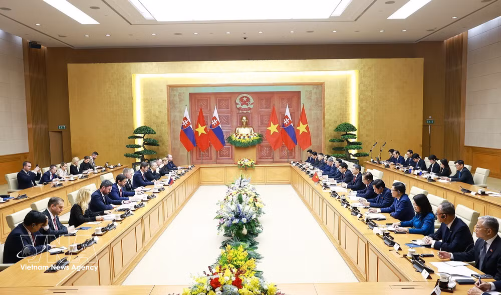 vnanet-le-minh-hung-robert-fico.jpg