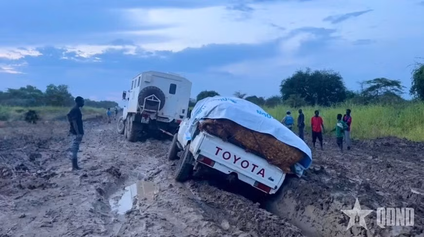 Vietnam's Engineering Unit Rotation 4 has made plans to repair and upgrade roads damaged by landslides following heavy rains and floods. (Photo: qdnd.vn)