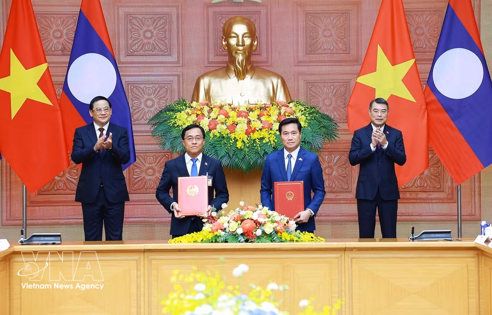 vnanet-potal-thu-tuong-le-minh-hung-va-thu-tuong-lao-sonexay-siphandone-hoi-dam-8810909-1.jpg