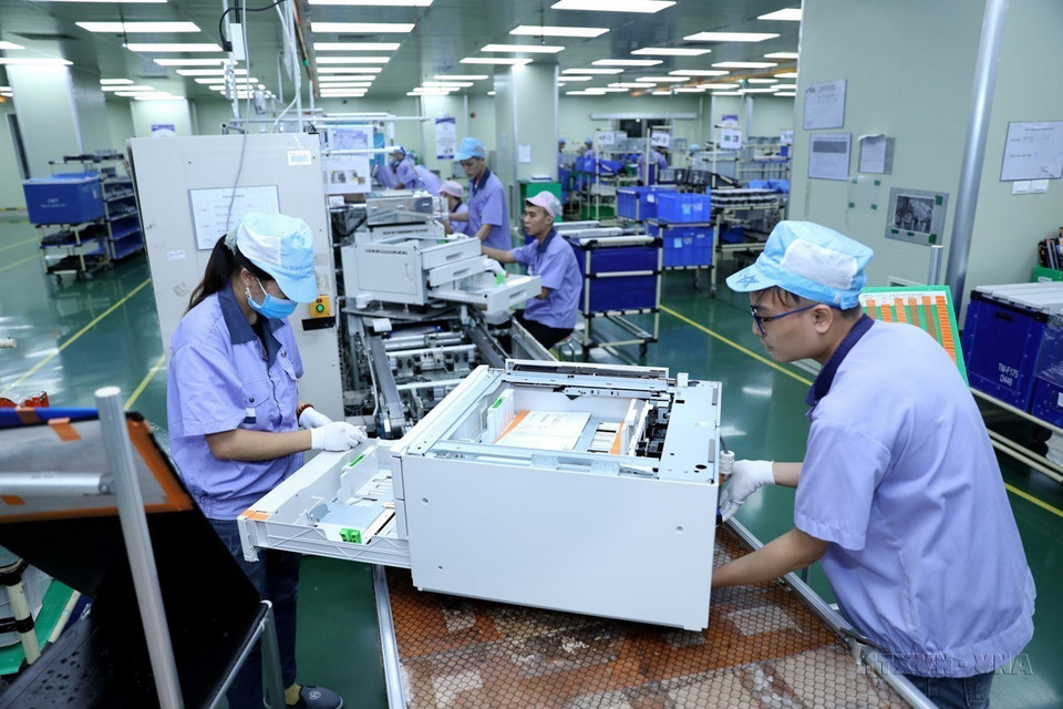 EVA Precision Industries Co., Ltd., a Hong Kong (China) investment company located in the VSIP Hai Phong industrial park and urban area, specializes in manufacturing electronic components for office machines. (Photo: VNA)