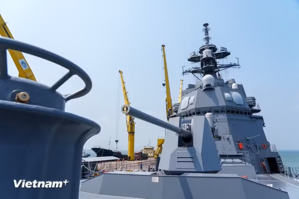 The vessel’s main naval gun occupies a prominent position at the bow. (Photo: VietnamPlus)