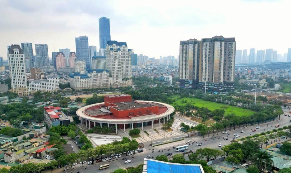 The Vietnam–China Friendship Hall, inaugurated in November 2017, is a significant political and diplomatic project that the Chinese Party, State, Government and people presented to Vietnam. This venue hosts political events, diplomatic activities, and cultural exchanges between the two countries, while also serving as a destination for the public to learn about the two countries, cultures, and peoples (October 14, 2024). (Photo: VNA)