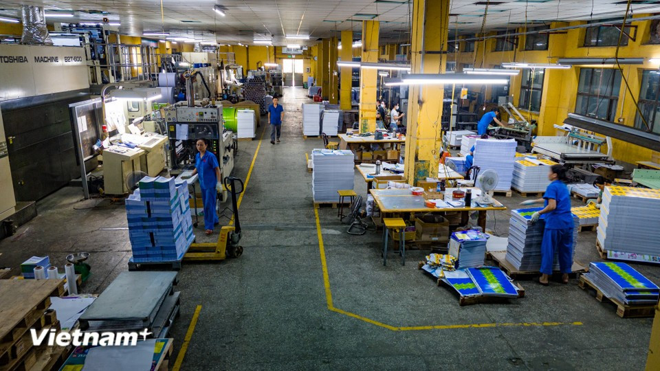 For the 2025–2026 academic year, VEPH plans to print 160.8 million textbooks, with 2–3% reserved for unexpected situations such as natural disasters or emergencies. (Photo: VietnamPlus)