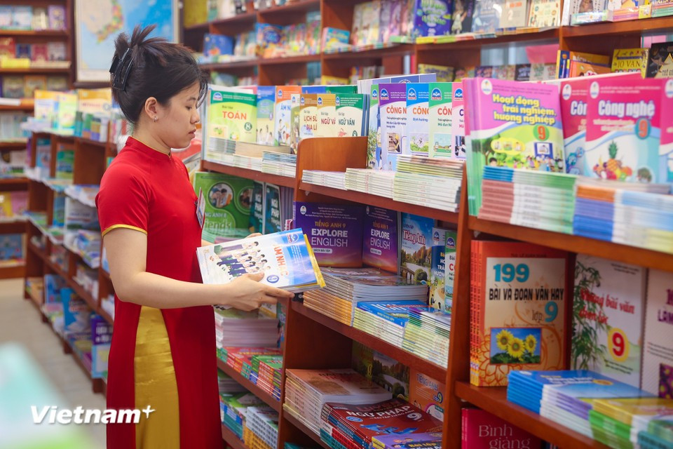 ADC Bookstore on Tran Dai Nghia street, Hanoi, reports a surge in textbook and school supply purchases during July and August. (Photo: VietnamPlus)