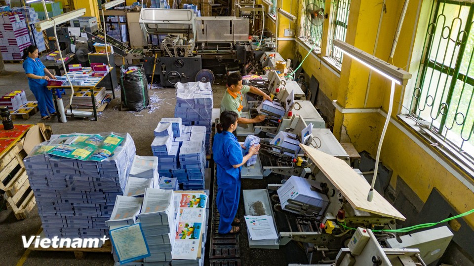 Despite two months left before the new school year starts, VEPH printing plants are running at full capacity. (Photo: VietnamPlus)