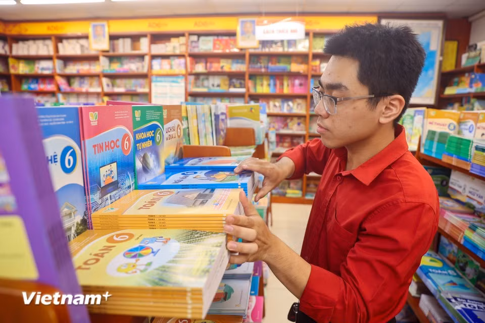 Parents are advised to buy textbooks from official outlets to avoid counterfeit products. (Photo: VietnamPlus)