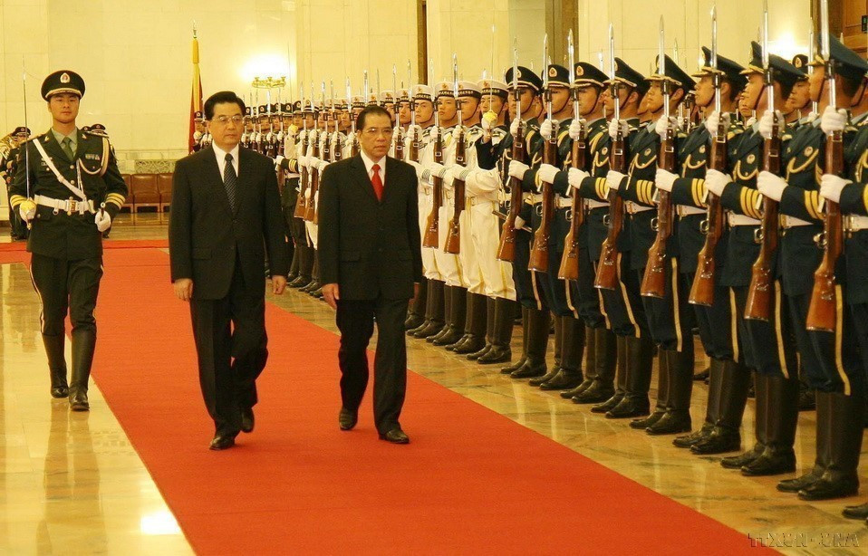 In May 2008, during General Secretary Nong Duc Manh's visit to China, the "comprehensive cooperation" between Vietnam and China was further deepened and elevated to a "comprehensive strategic cooperative partnership.") (Photo: VNA)