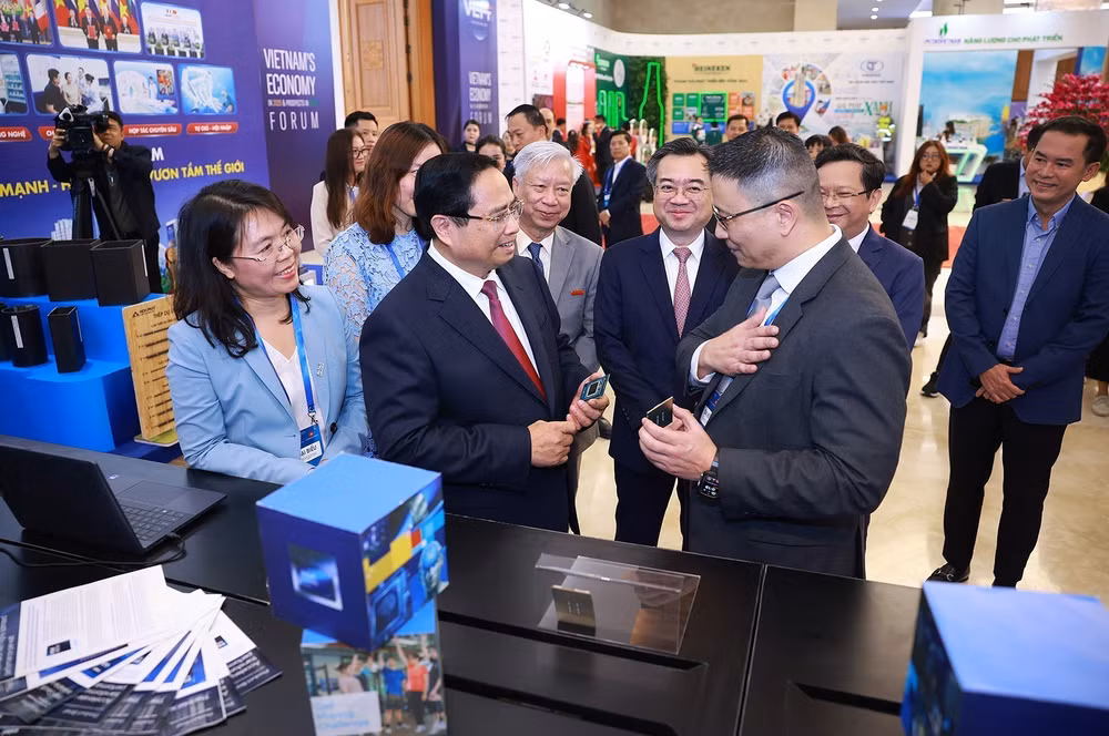 2pm-pham-minh-chinh-economic-forum-vna.jpg