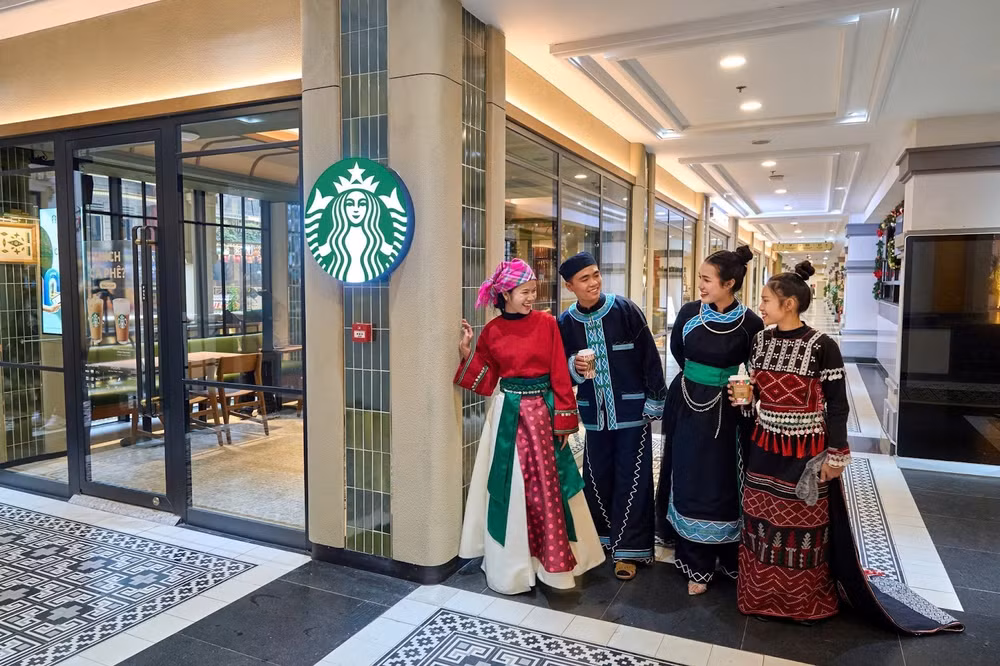 starbucks-sun-plaza.jpg