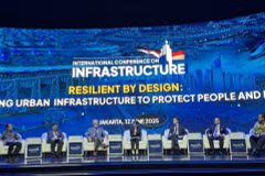 At the panel discussion (Photo: VNA)