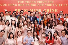 Prime Minister Pham Minh Chinh and representatives of the Vietnamese community and students from Beijing, Tianjin, and Hebei at the meeting. (Photo: VNA)