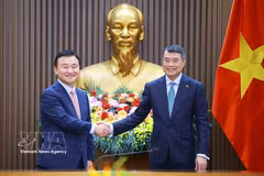PM urges Samsung to partner in enhancing technological capability