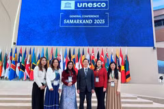 The Vietnamese delegation led by Deputy Foreign Minister Ngo Le Van attended the 43rd session of the UNESCO General Conference. (Photo: MOFA)