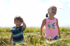 Cuban children play on a rice field in Cuba (Photo: VNA)