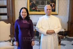 Vice State President Vo Thi Anh Xuan (L) and Pope Leo XIV at the Vatican (Photo: VNA)