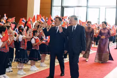 Top leader hosts welcome ceremony for King and Queen of Thailand