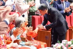 Caring for revolution contributors reflects Vietnam’s deep humanitarian value: PM