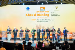 The jury members of the competition categories at the opening ceremony. (Photo: VNA)