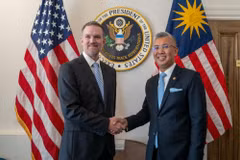Datuk Seri Tengku Zafrul Abdul Aziz (right) leads the Malaysian delegation to discuss a trade deal with the US Trade Representative Jamieson Greer. (Photo: malaymail)