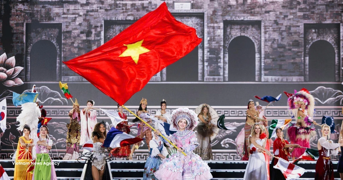 "Beauty ambassadors" promote image of Vietnam to the world