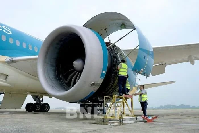 Vietnam Airlines pilots green solutions on Hanoi–London route