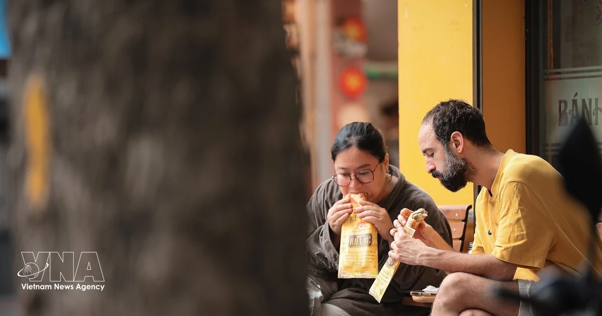 UK magazine spotlights Hanoi food tour starting at 4am