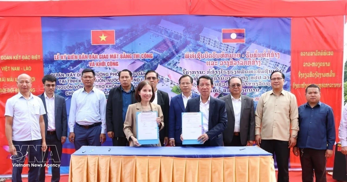 Vietnam, Laos step up cooperation in education, human resources development