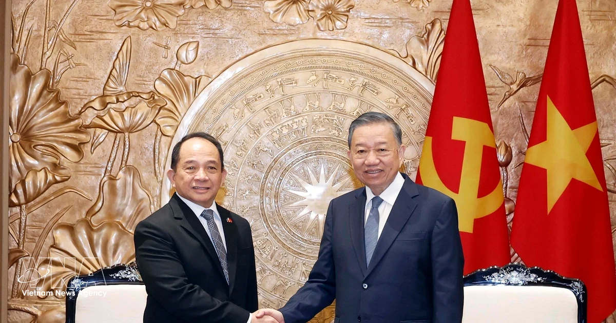 Top leader hosts Philippine National Security Adviser in Hanoi